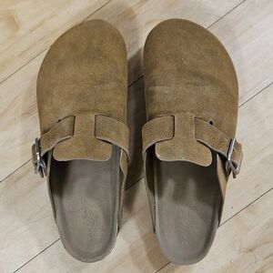 Universal thread betsy clogs